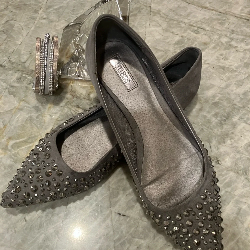 GUESS Suede Studded Flats Sz 8 🌺HP🌺 - Picture 5 of 7